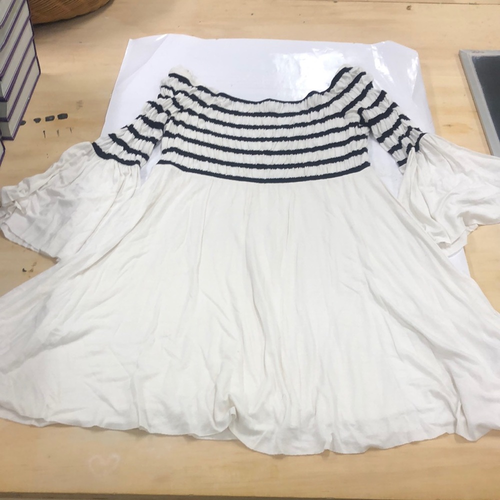 EUC Bailey 44 smocked dress